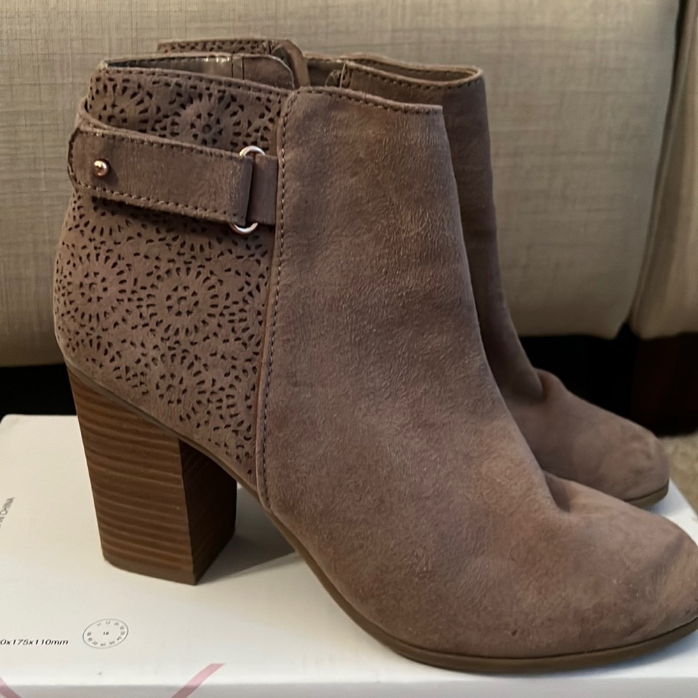 Womens heel shoes
